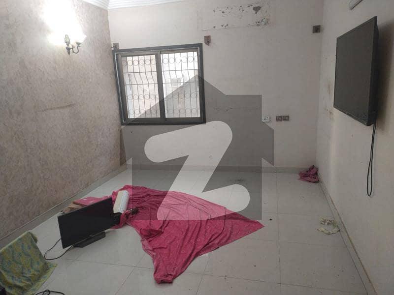 کلفٹن ۔ بلاک 5 کلفٹن کراچی میں 3 کمروں کا 7 مرلہ فلیٹ 2.8 کروڑ میں برائے فروخت۔