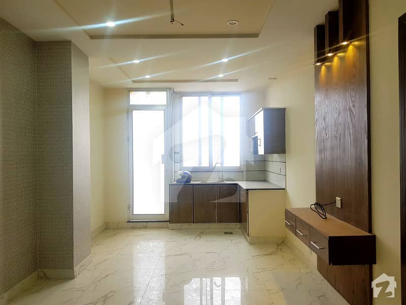 بحریہ ٹاؤن سیکٹر ای بحریہ ٹاؤن لاہور میں 1 کمرے کا 2 مرلہ فلیٹ 52 لاکھ میں برائے فروخت۔