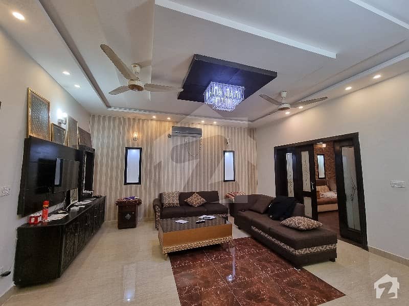 بحریہ ٹاؤن اوورسیز انکلیو بحریہ ٹاؤن لاہور میں 5 کمروں کا 10 مرلہ مکان 1.75 لاکھ میں کرایہ پر دستیاب ہے۔