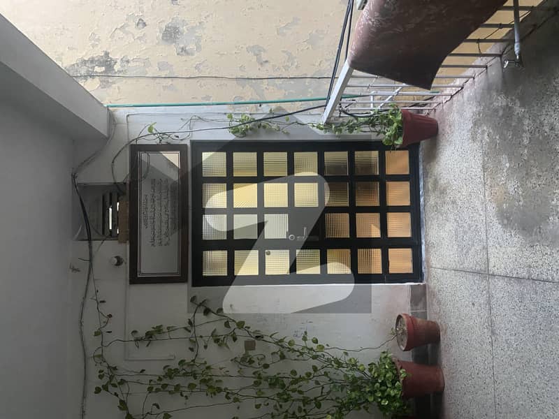 فیصل ٹاؤن ۔ بلاک اے فیصل ٹاؤن لاہور میں 3 کمروں کا 7 مرلہ فلیٹ 1.65 کروڑ میں برائے فروخت۔