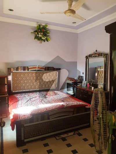 منتھر روڈ صادق آباد میں 6 کمروں کا 5 مرلہ مکان 90 لاکھ میں برائے فروخت۔
