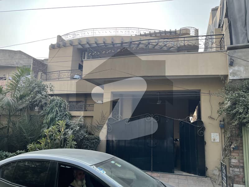مون ولاز سمسانی روڈ لاہور میں 6 کمروں کا 10 مرلہ مکان 2.6 کروڑ میں برائے فروخت۔