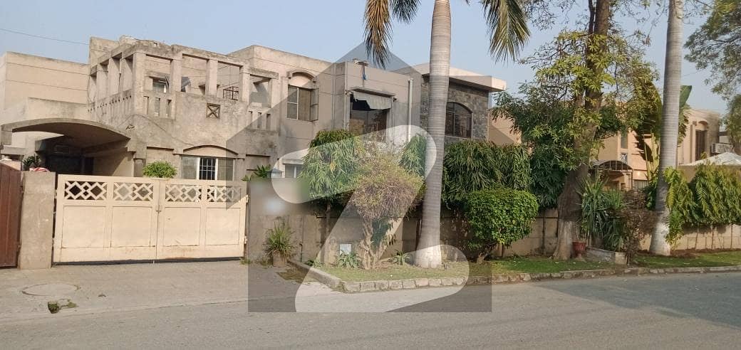 Spacious House Is Available For Rent In Ideal Location Of Eden Avenue