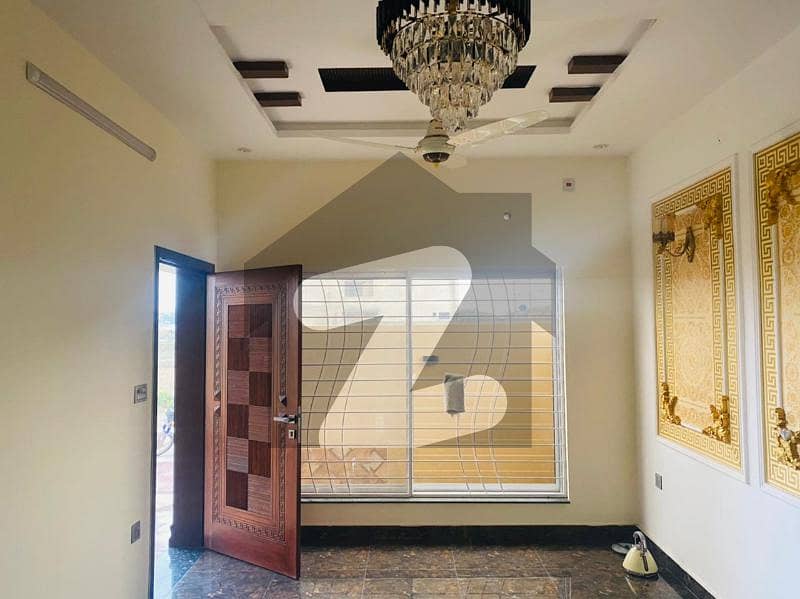 ایل ڈی اے ایوینیو ۔ بلاک بی ایل ڈی اے ایوینیو لاہور میں 5 کمروں کا 10 مرلہ مکان 85 ہزار میں کرایہ پر دستیاب ہے۔