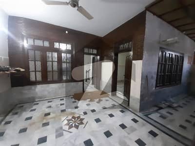 ورسک روڈ پشاور میں 4 کمروں کا 10 مرلہ مکان 50 ہزار میں کرایہ پر دستیاب ہے۔