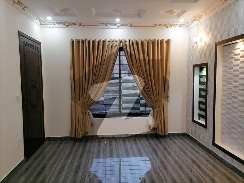1 Kanal House In Central Lake City - Sector M-3 For sale