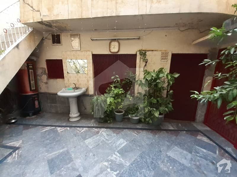 بھوگیوال روڈ لاہور میں 2 کمروں کا 6 مرلہ مکان 1.5 کروڑ میں برائے فروخت۔