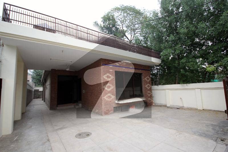 کیولری گراؤنڈ لاہور میں 4 کمروں کا 18 مرلہ مکان 1.75 لاکھ میں کرایہ پر دستیاب ہے۔