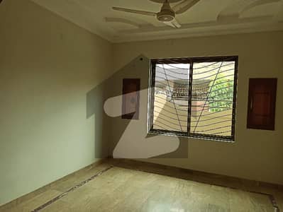 وحدت روڈ لاہور میں 5 کمروں کا 1 کنال مکان 6.5 کروڑ میں برائے فروخت۔
