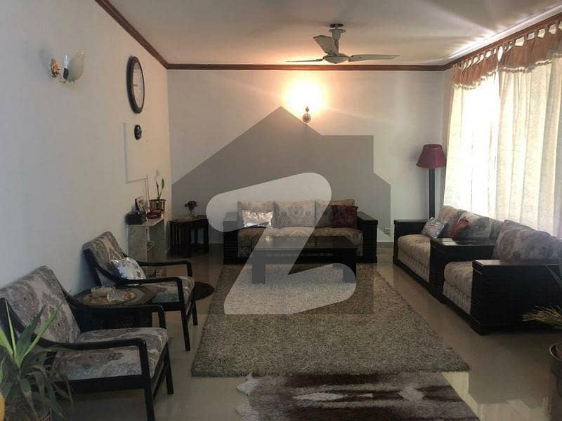 ماڈل ٹاؤن ۔ بلاک کیو ماڈل ٹاؤن لاہور میں 5 کمروں کا 14 مرلہ مکان 3.3 کروڑ میں برائے فروخت۔