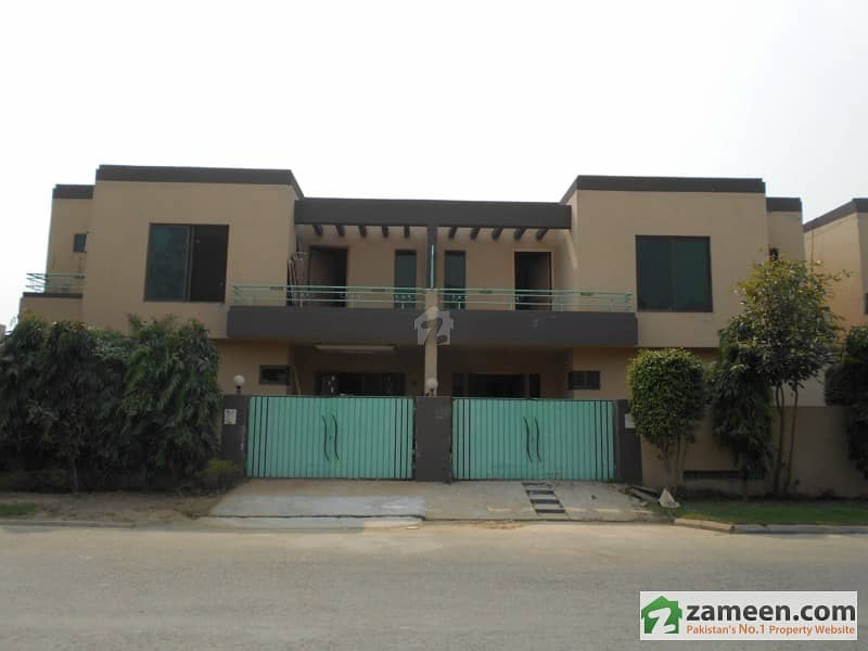 Corner House For Sale In Green City