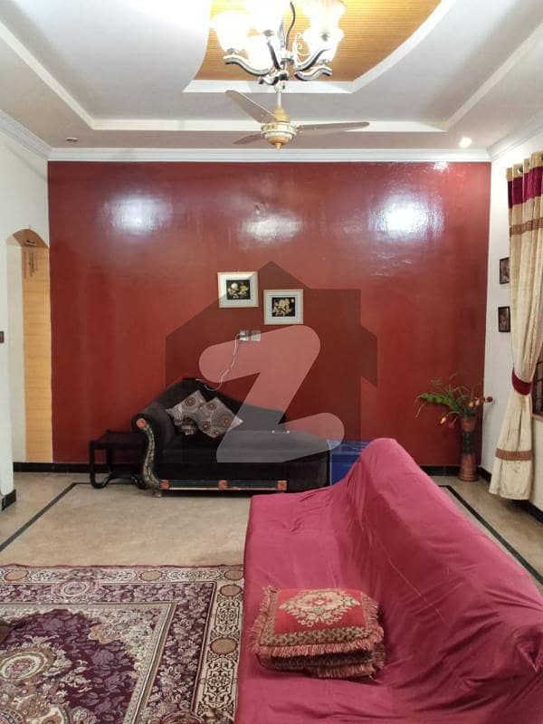 افشاں کالونی راولپنڈی میں 5 کمروں کا 8 مرلہ مکان 2.3 کروڑ میں برائے فروخت۔