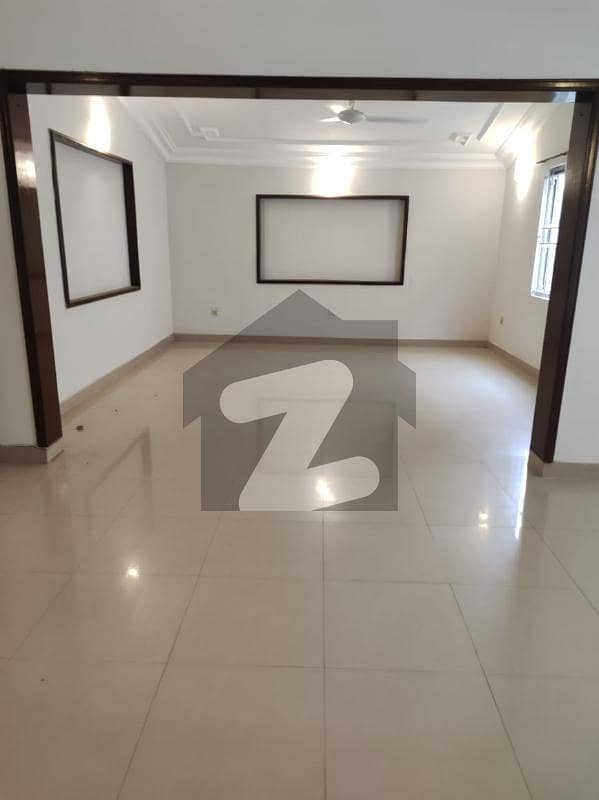 کلفٹن ۔ بلاک 4 کلفٹن کراچی میں 4 کمروں کا 16 مرلہ مکان 4.5 لاکھ میں کرایہ پر دستیاب ہے۔