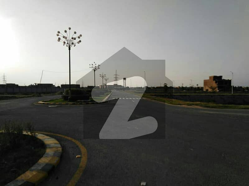 ایڈن آرچرڈ بلاک ایکس ایڈن آچرڈ فیصل آباد میں 10 مرلہ رہائشی پلاٹ 1.5 کروڑ میں برائے فروخت۔
