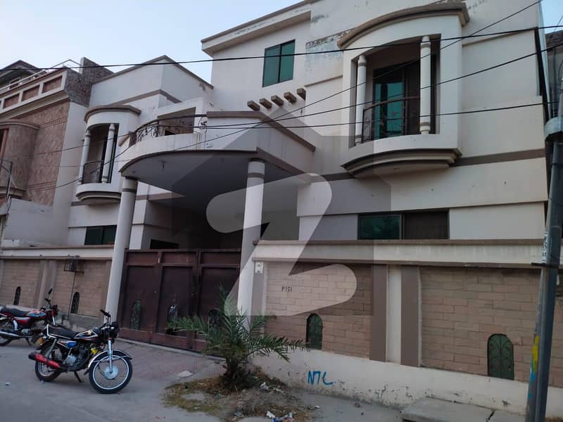 سعید کالونی فیصل آباد میں 5 کمروں کا 7 مرلہ مکان 1.5 کروڑ میں برائے فروخت۔
