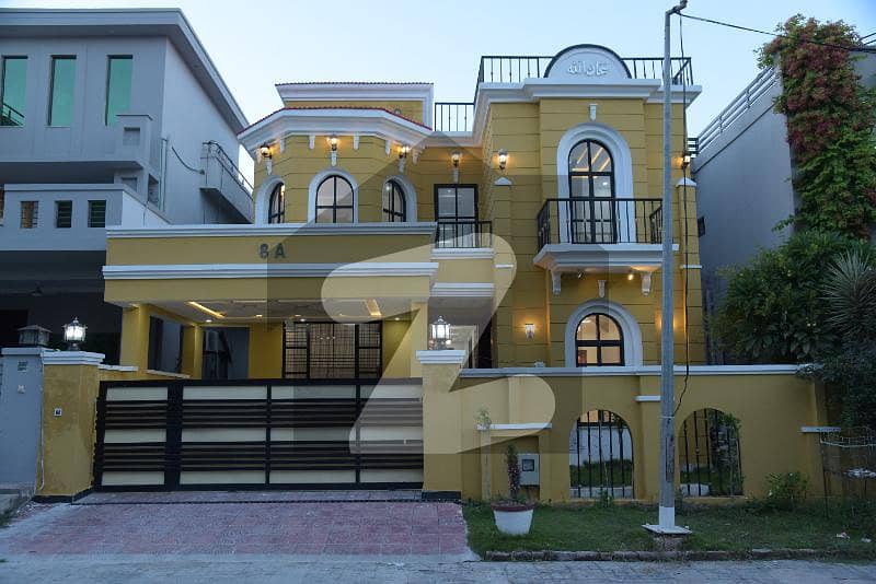 10 Marla Luxurious Home For Sale In Dha - Phase 2