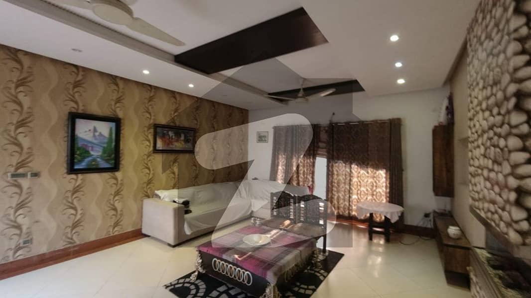 ماڈل ٹاؤن لاہور میں 3 کمروں کا 1 کنال بالائی پورشن 1.75 لاکھ میں کرایہ پر دستیاب ہے۔