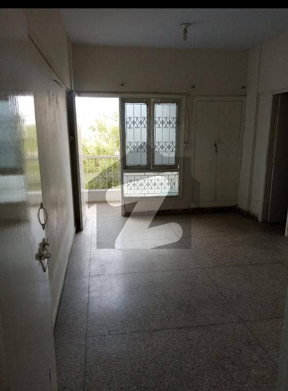 Flat Of 1200 Square Feet In Gulshan-E-Iqbal Is Available