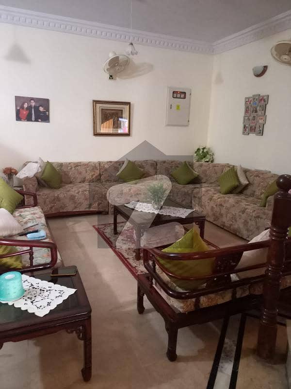 کلفٹن ۔ بلاک 4 کلفٹن کراچی میں 4 کمروں کا 10 مرلہ مکان 8.25 کروڑ میں برائے فروخت۔