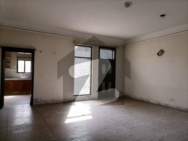 ماڈل ٹاؤن لاہور میں 5 کمروں کا 3 کنال مکان 20 کروڑ میں برائے فروخت۔