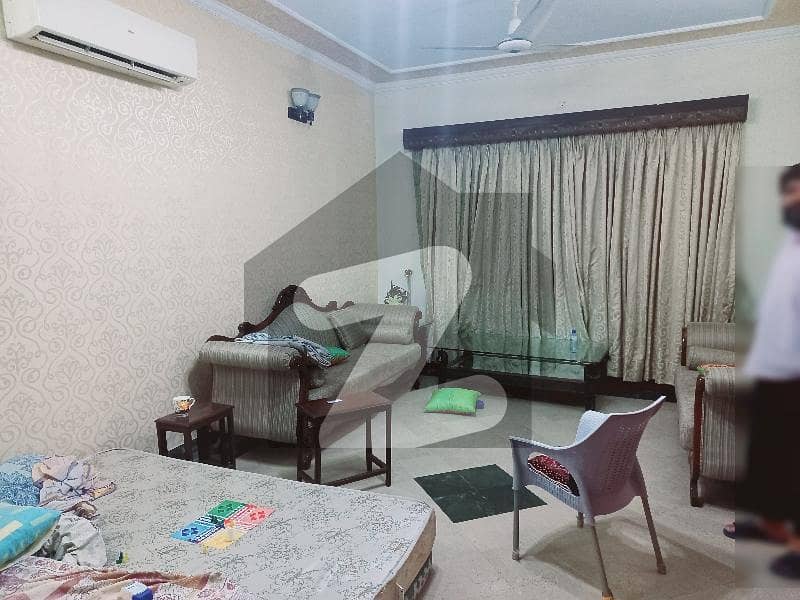 ماڈل ٹاؤن ۔ بلاک ایل ماڈل ٹاؤن لاہور میں 2 کمروں کا 10 مرلہ زیریں پورشن 45 ہزار میں کرایہ پر دستیاب ہے۔
