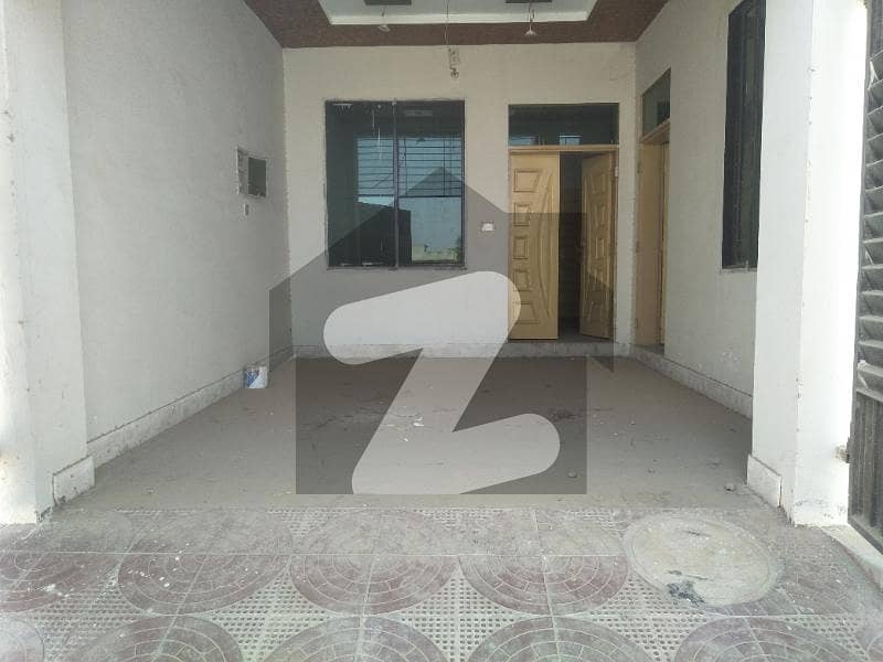 بوسان روڈ ملتان میں 3 کمروں کا 4 مرلہ مکان 50 لاکھ میں برائے فروخت۔