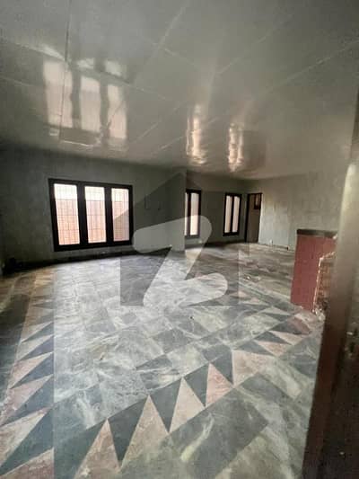 1.5 KANAL COMMERCIAL BUILDING FOR RENT IN GULBERG