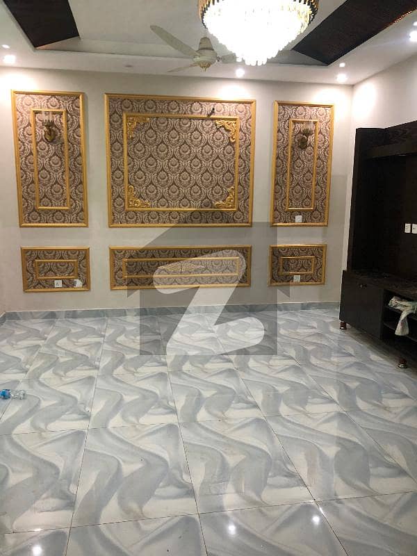 بحریہ ٹاؤن گارڈنیہ بلاک بحریہ ٹاؤن سیکٹر سی بحریہ ٹاؤن لاہور میں 5 کمروں کا 11 مرلہ مکان 1.25 لاکھ میں کرایہ پر دستیاب ہے۔