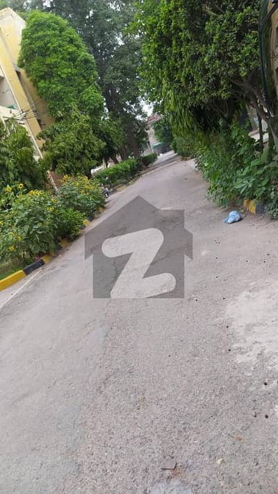 5 Marla Flat On 2nd Floor Unfurnished - Best Location In State Bank Colony