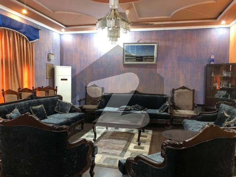 ماڈل ٹاؤن ۔ بلاک ایف ماڈل ٹاؤن لاہور میں 7 کمروں کا 2.1 کنال مکان 16.5 کروڑ میں برائے فروخت۔