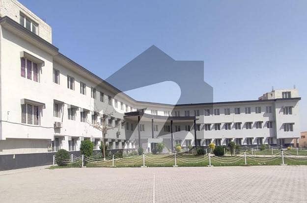Hayatabad 30,000 Sqft Building On 8 Kanal Available For Hospital,college,university,school Etc On Main Road