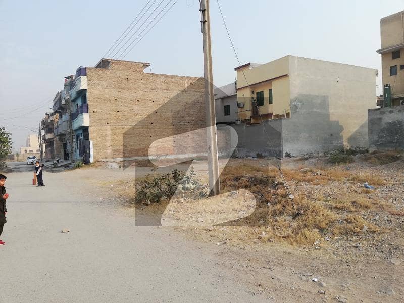 حیات آباد فیز 7 حیات آباد پشاور میں 5 مرلہ رہائشی پلاٹ 1.52 کروڑ میں برائے فروخت۔