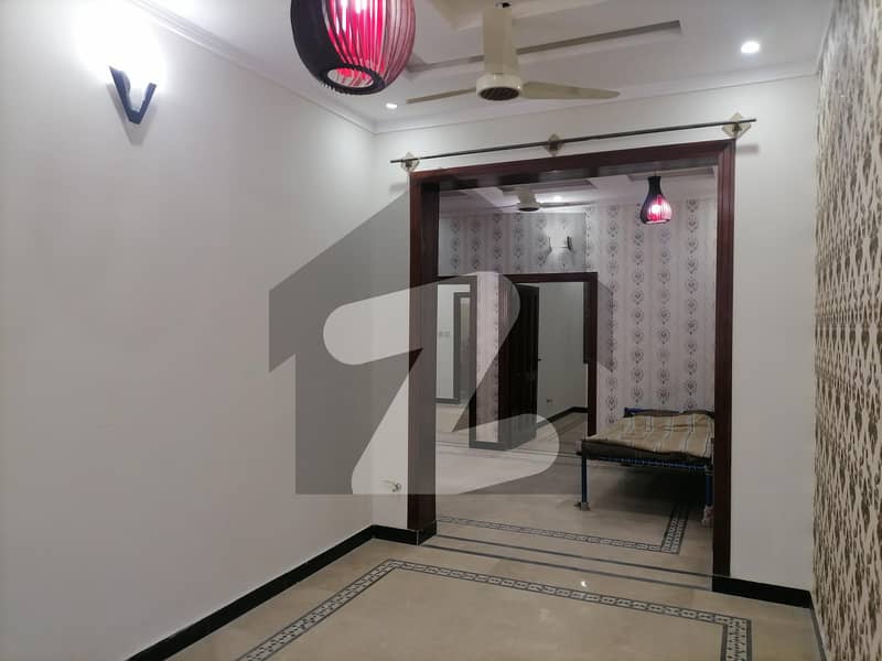 In Wakeel Colony Flat For Sale Sized 675 Square Feet