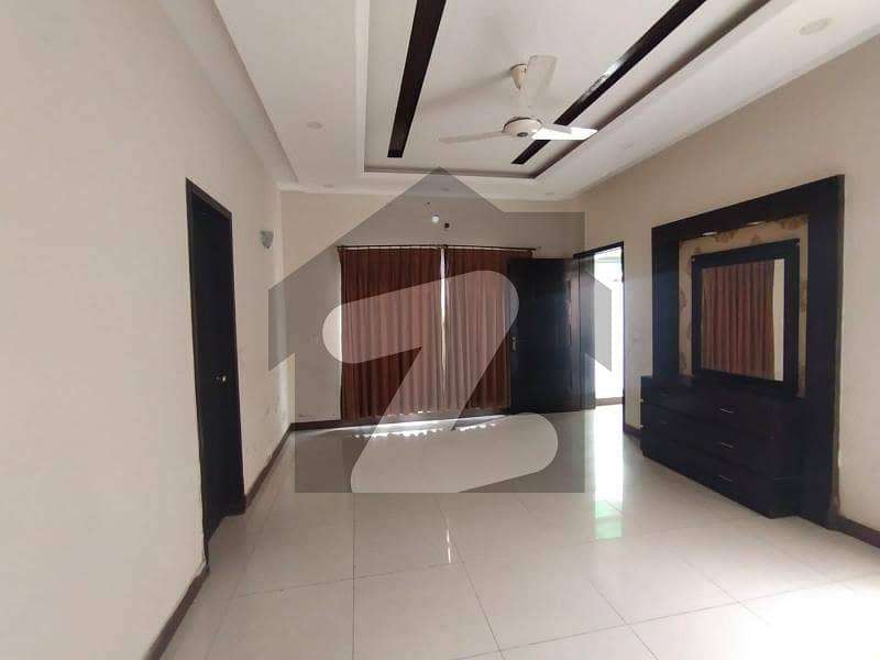 7 Marla Luxurious Upper Portion (lower Lock) For Rent-hot Location