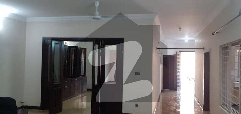 گرین ایونیو اسلام آباد میں 3 کمروں کا 14 مرلہ مکان 4.8 کروڑ میں برائے فروخت۔