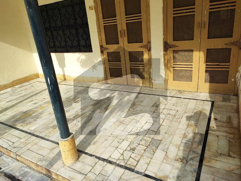 الرحیم کالونی ملتان میں 6 کمروں کا 18 مرلہ مکان 3.25 کروڑ میں برائے فروخت۔