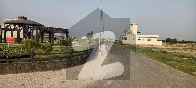 سینٹرل پارک ہاؤسنگ سکیم لاہور میں 1 کنال رہائشی پلاٹ 1.65 کروڑ میں برائے فروخت۔