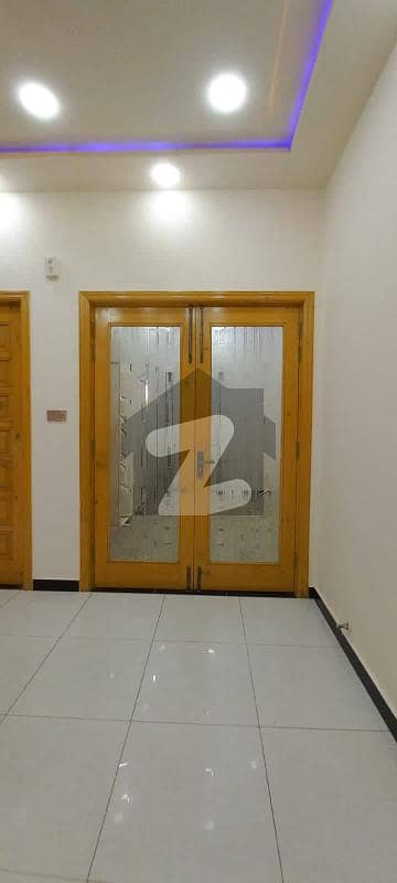 گرین آرچرڈ لوئر کینال روڈ فیصل آباد میں 2 کمروں کا 3 مرلہ فلیٹ 82 لاکھ میں برائے فروخت۔