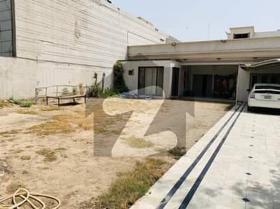 بلال روڈ فیصل آباد میں 6 کمروں کا 1.35 کنال مکان 40.5 کروڑ میں برائے فروخت۔