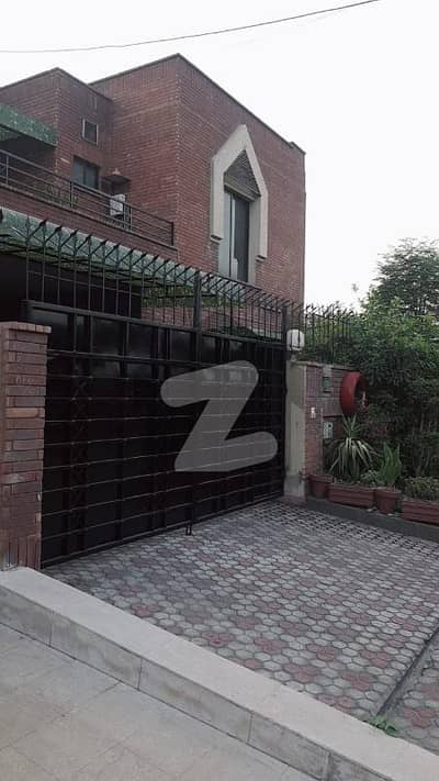 10 Marla New House For Sale. Valencia Town Lahore Location Area - 10 Marla Bedrooms 4