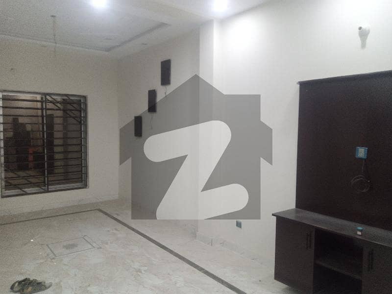 جان محمد روڈ لاہور میں 3 کمروں کا 3 مرلہ مکان 42 ہزار میں کرایہ پر دستیاب ہے۔
