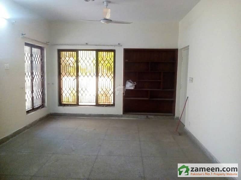 Zarrar Shaheed Road Paf Officer Colony Upper Portion 3 Bed Room For Rent