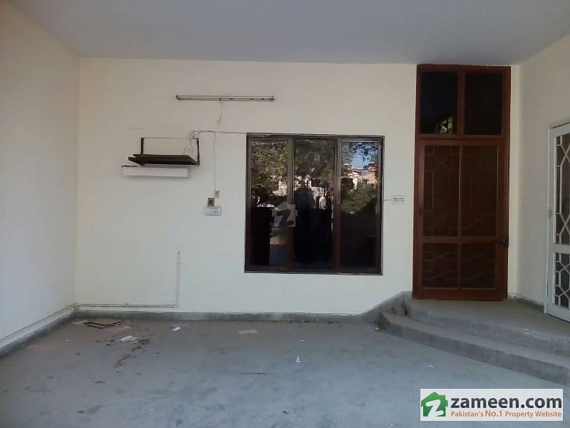 Zarrar Shaheed Road Paf Officer Colony Upper Portion 3 Bed Room For Rent