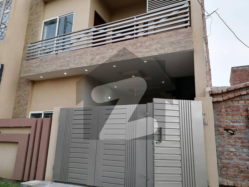 خیابانِ گارڈنز فیصل آباد میں 5 مرلہ مکان 1.7 کروڑ میں برائے فروخت۔