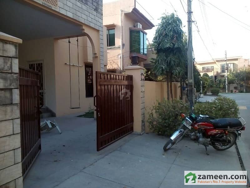 Zarrar Shaheed Road Askari 9  SD House 10 Marla Facing Park 3 Bed Room For Sale