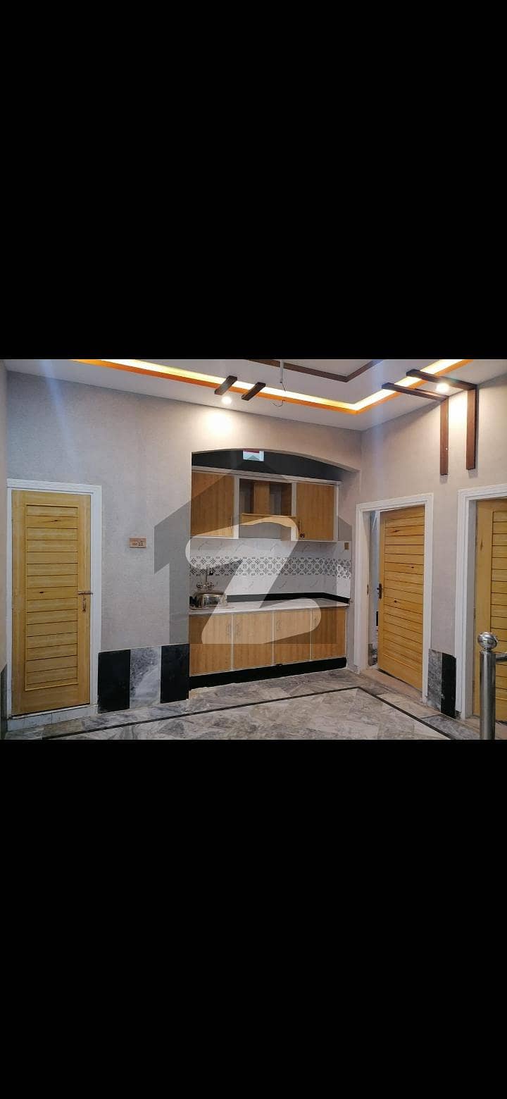 فقیر آباد روڈ پشاور میں 5 کمروں کا 3 مرلہ مکان 1.78 کروڑ میں برائے فروخت۔