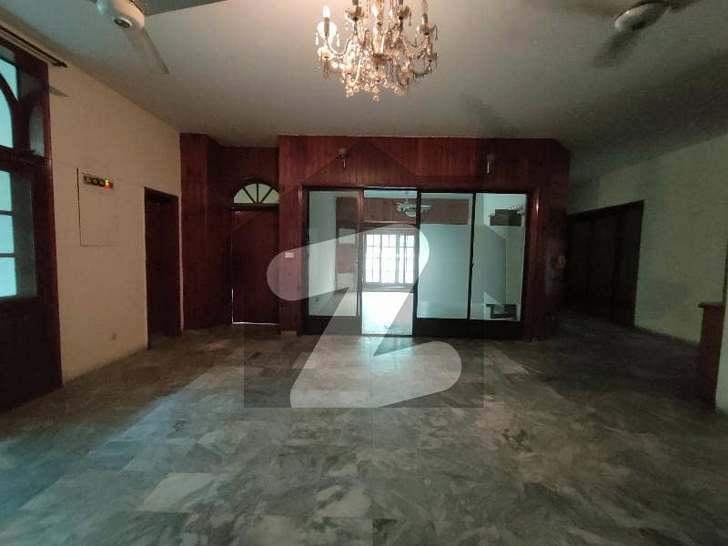 طفیل روڈ کینٹ لاہور میں 3 کمروں کا 1.25 کنال بالائی پورشن 1.1 لاکھ میں کرایہ پر دستیاب ہے۔
