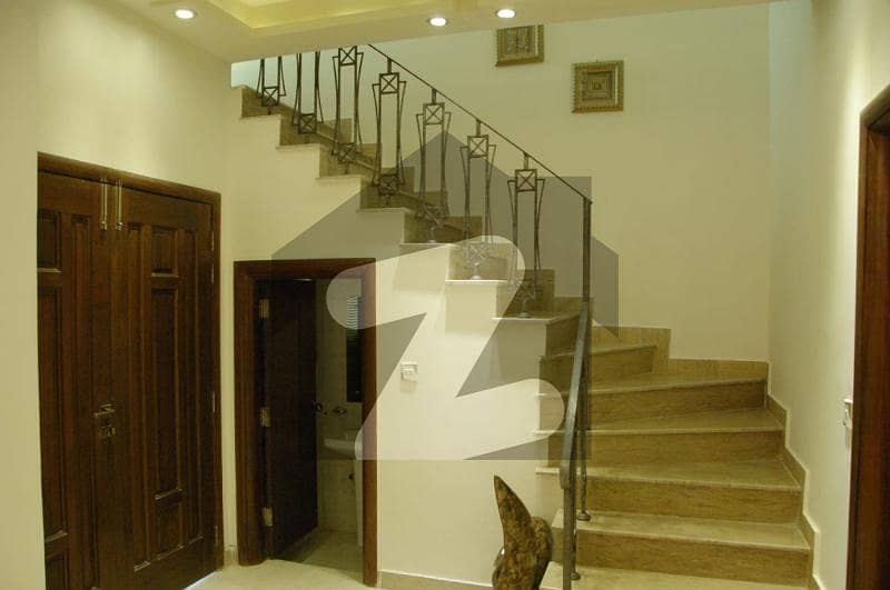 پیراگون سٹی ۔ ایگزیکیٹو بلاک پیراگون سٹی لاہور میں 3 کمروں کا 5 مرلہ مکان 1.75 کروڑ میں برائے فروخت۔