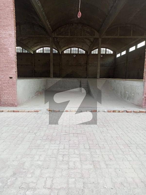 8 Kanal Warehouse Available For Rent.