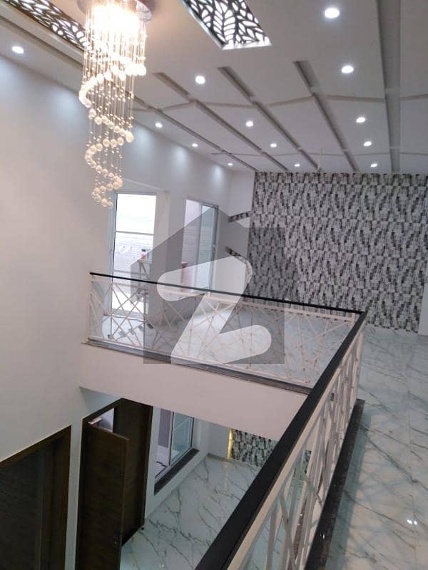 کینال روڈ فیصل آباد میں 3 کمروں کا 5 مرلہ مکان 65 ہزار میں کرایہ پر دستیاب ہے۔